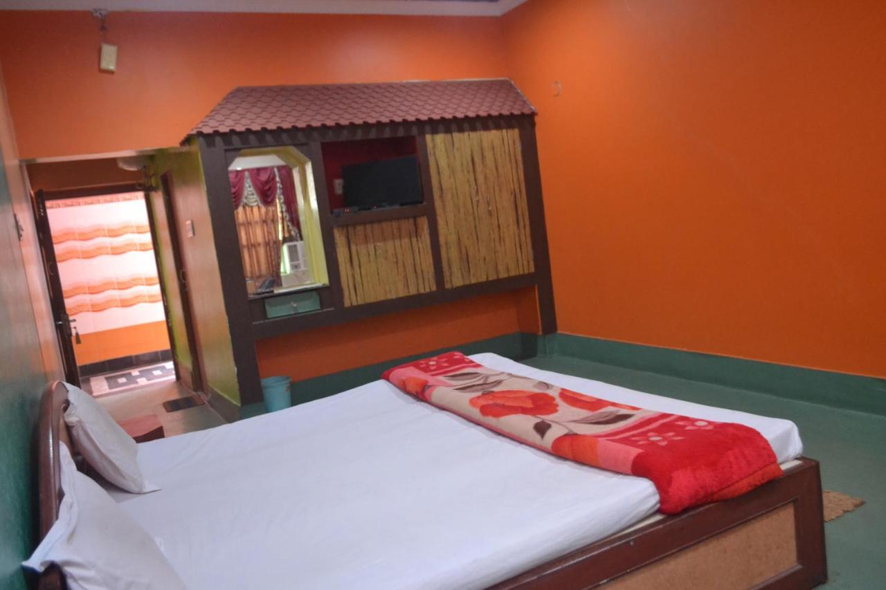Hotel Golden Palace Kendrāparha エクステリア 写真